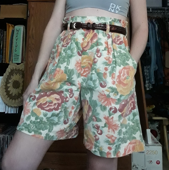 90s Floral Shorts - Picture 8 of 13